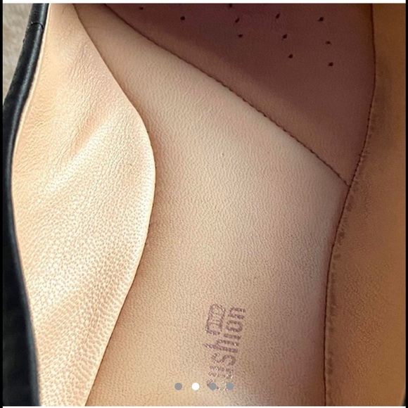 Black faux leather flats - Picture 2 of 3